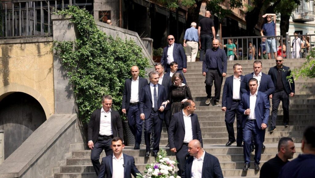 1754557435-44-1024x649