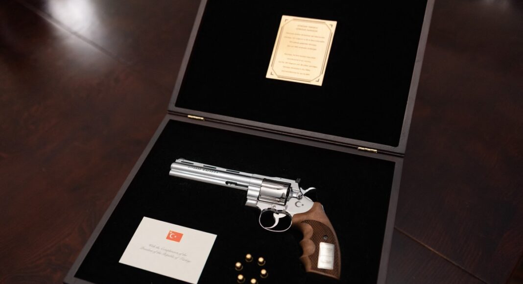 LITHUANIA-TURKEY-NATO-SUMMIT-ERDOGAN-GIFT-REVOLVER