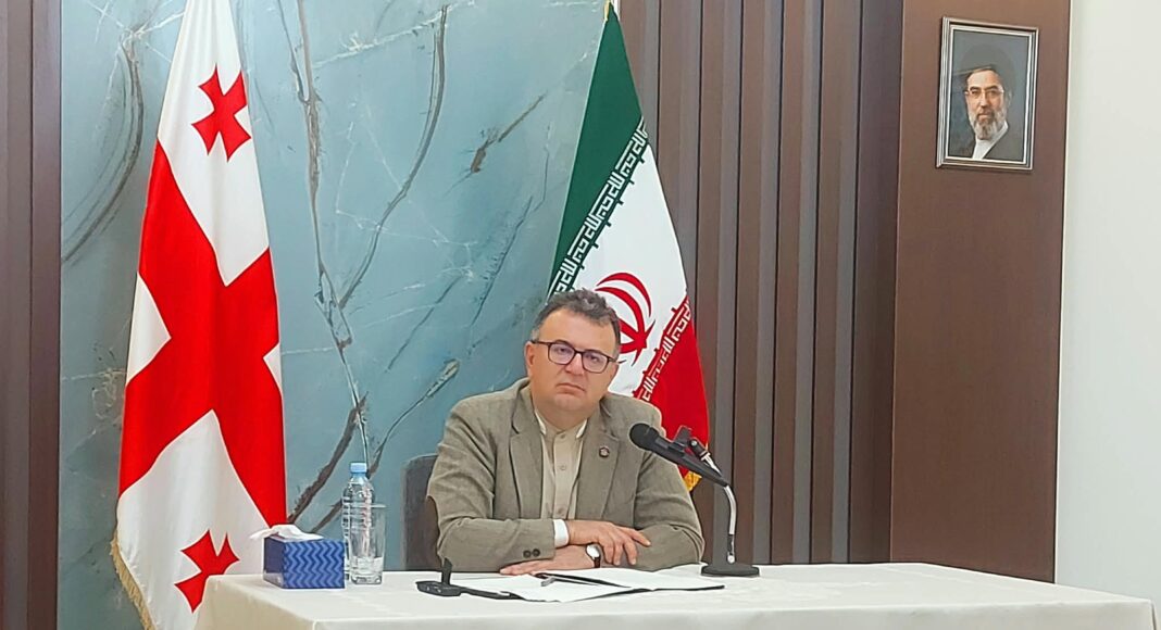 1793273793-iranis-elchi-foto